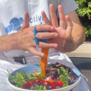 video showing how the palm peeler can be used to peel a potato and make thin carrot strips