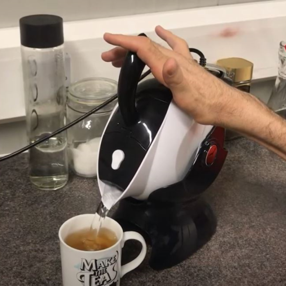 video showing how to use the easy-pour tip-able kettle