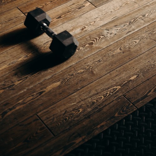 picture of wooden floor with a free weight sat on it
