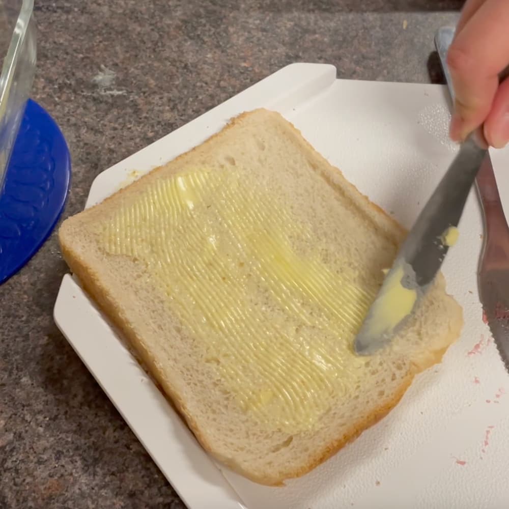 Beth shows how you can spread butter and jam onto a slice of bread one-handed with the sandwich prep board
