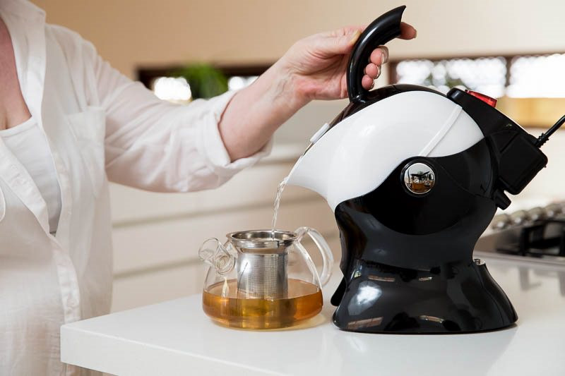 Easy pour kettle with tea pot