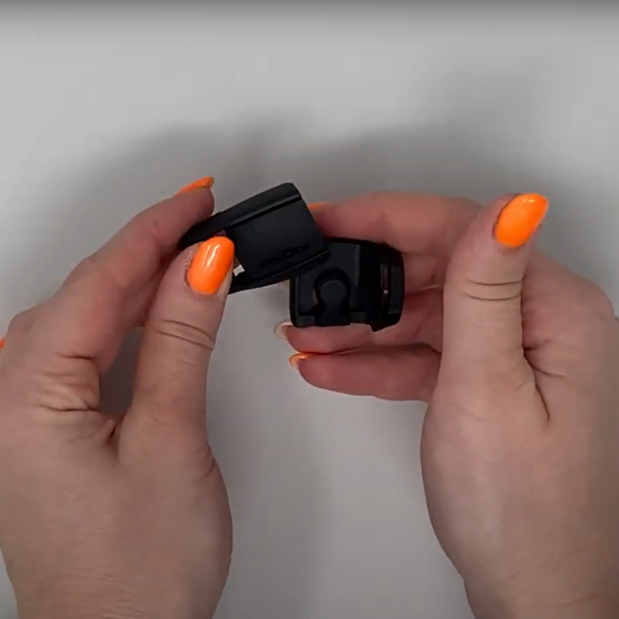 Video of the Fidlock snap buckle