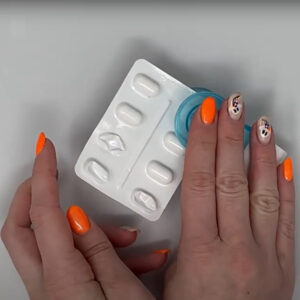 Video showing the pill popper in use