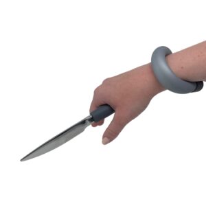 Shape the Ornamin bendable cutlery around your hand or wrist to hold cutlery