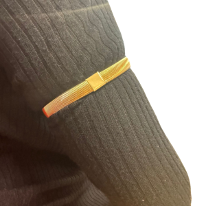 gold sleeve holder in use