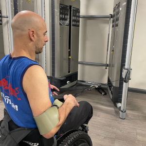 Rob who has a spinal cord injury uses the Gecko band for the cable and pulley