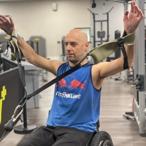 Rob who has a spinal cord injury uses the Gecko Band for a fly exercise